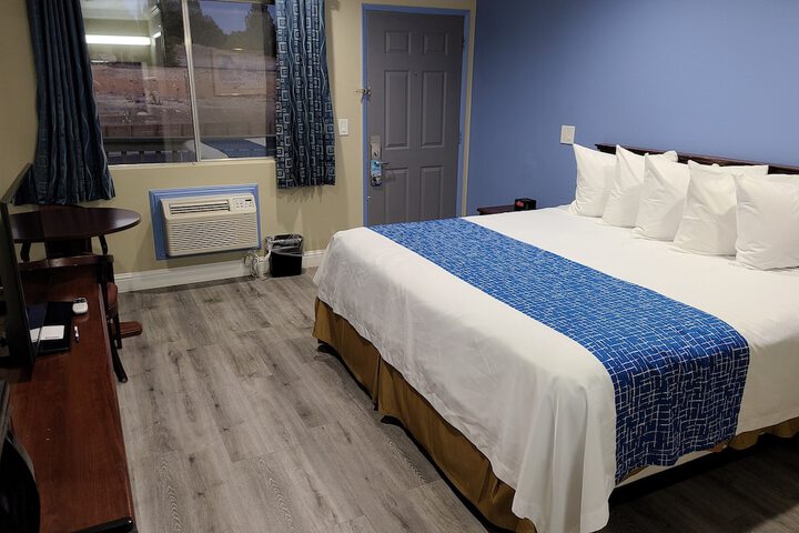 Room 28 of 44