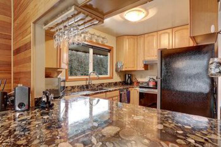 Sky Rivers Edge - Three Bedroom Cabin with Hot Tub