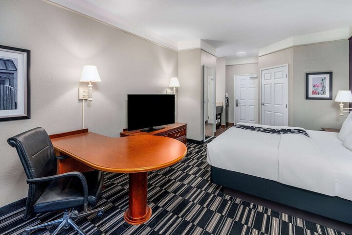 Room 11 of 40