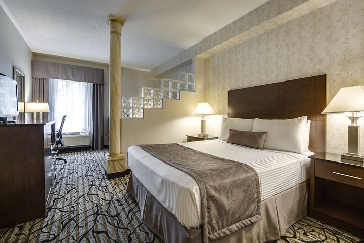Monte Carlo Inn Oakville Suites