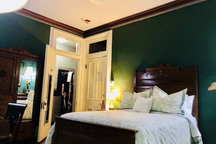 Room 73 of 95