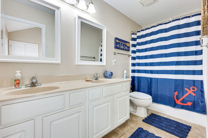 Townhome w / Outdoor Pool & White Lake Access!