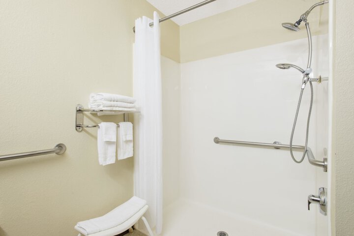 Room 9 of 16