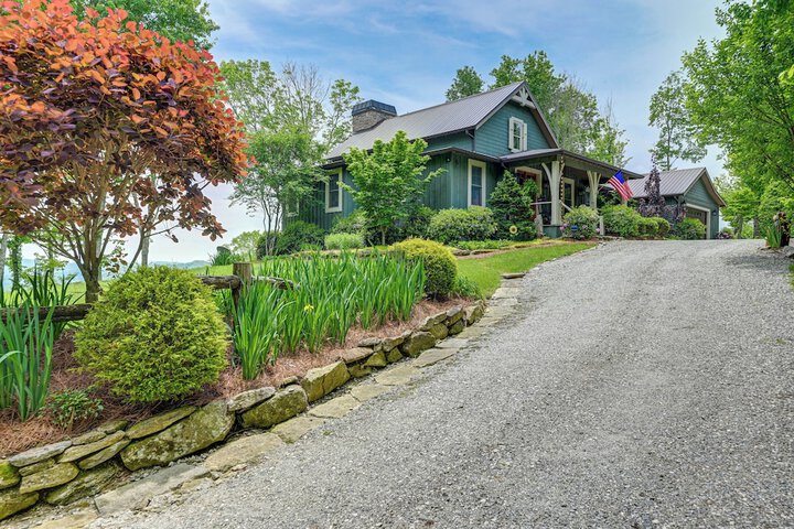 On 22 Acres: Cullowhee Craftsman Home w / Mtn Views