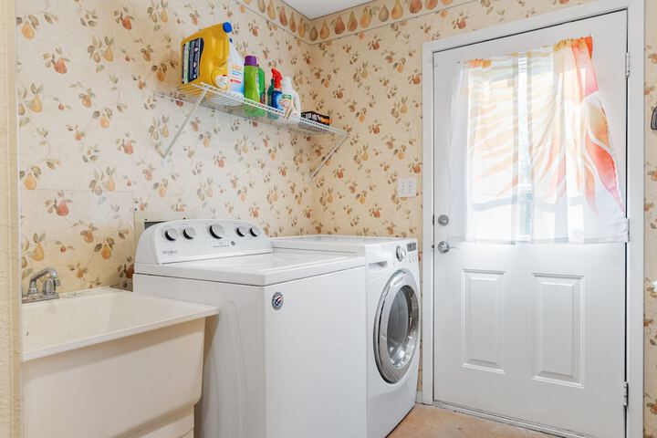 Pet-friendly Marble Falls Home w / Hot Tub!