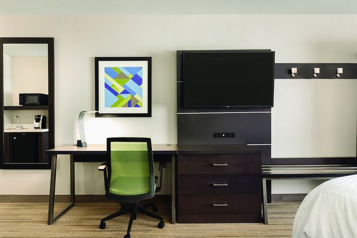 Room 26 of 40