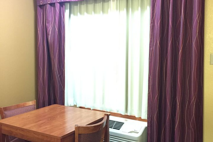 Room 16 of 32