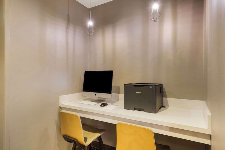 Business Center 43 of 44