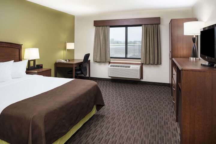 Room 9 of 15