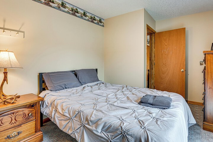 Cozy Cass City Retreat w / Spacious Deck!