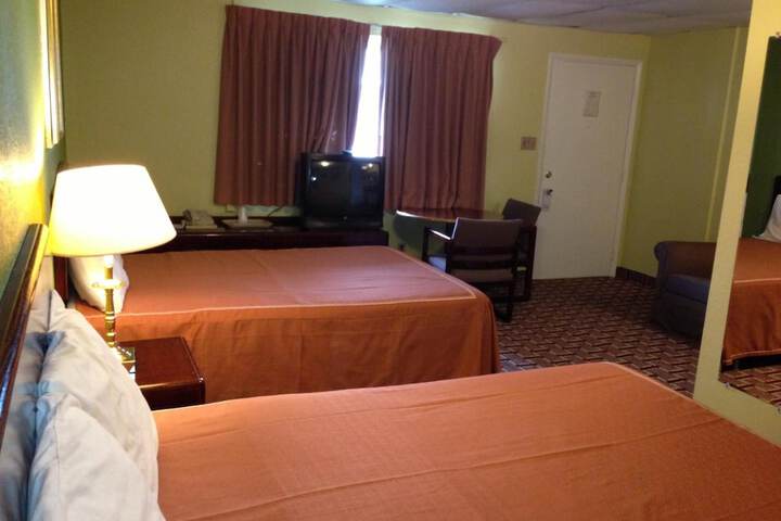 Room 13 of 40