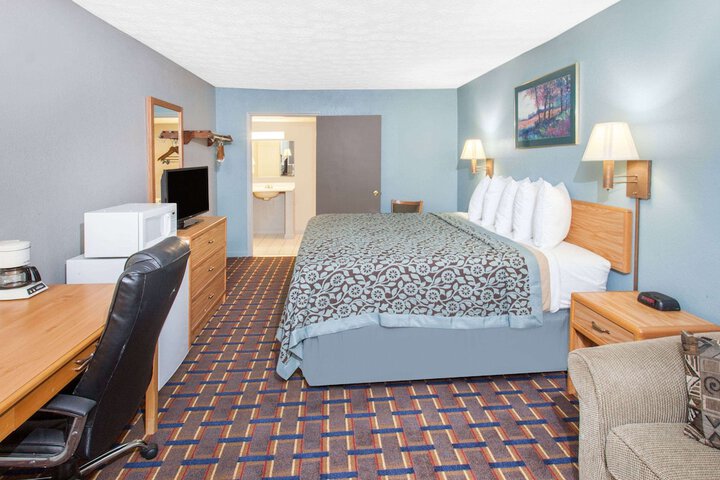 Room 11 of 15