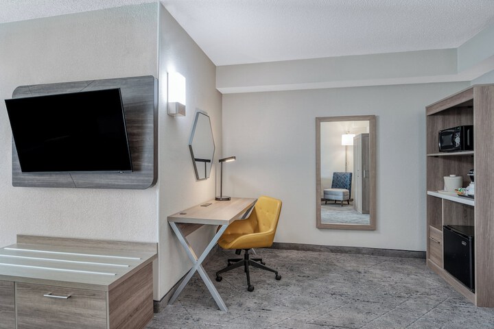Room 11 of 35