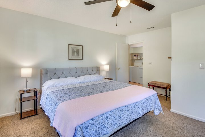 Seneca Escape w / Screened Patio: Near Lakes!
