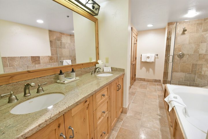 Grand Summit Hotel - Canyons Village a RockResort