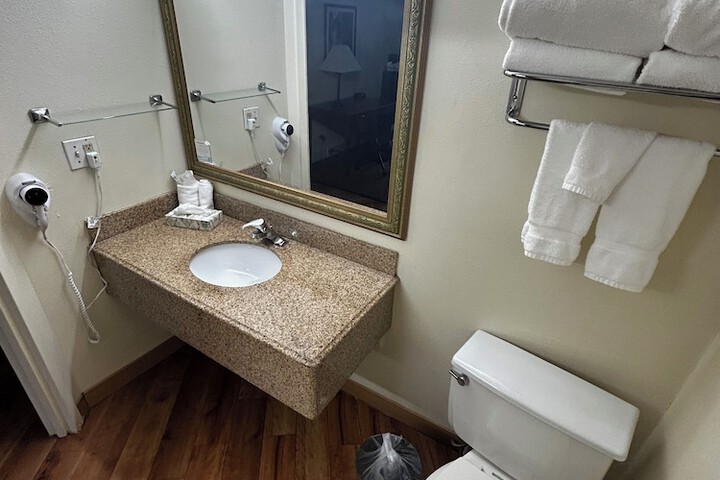 La Quinta Inn & Suites by Wyndham Stamford / New York City