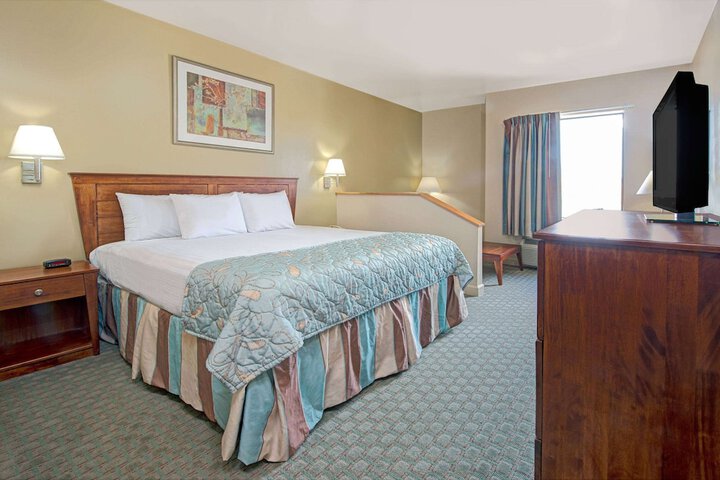 Room 6 of 17