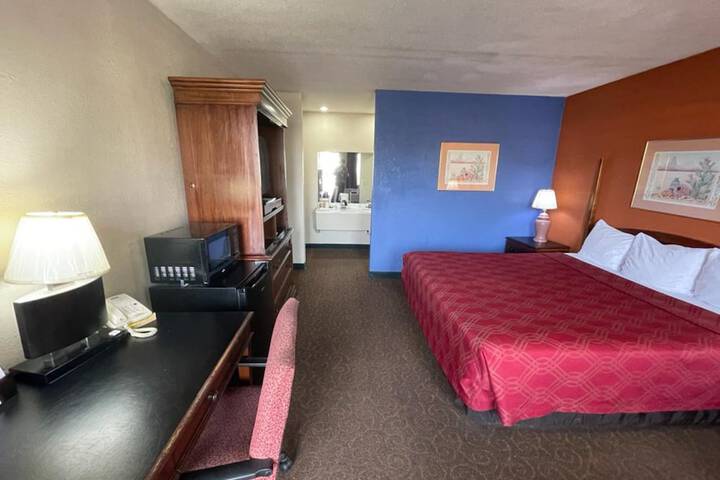 Room 73 of 107