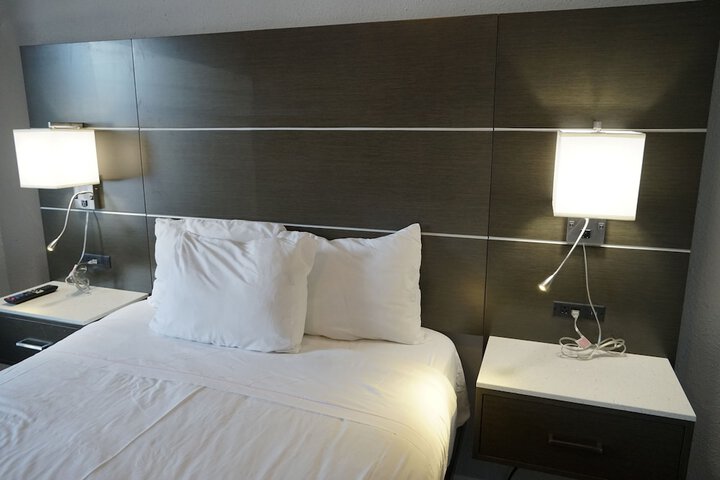 Room 10 of 27