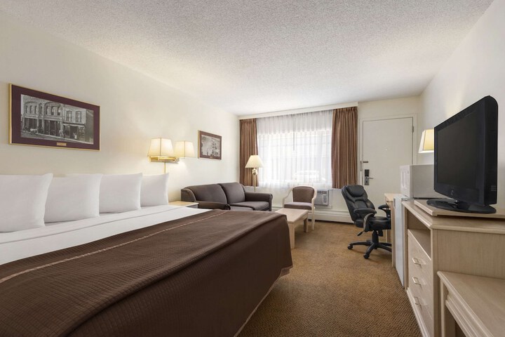 Room 11 of 40