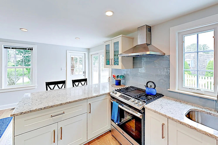 Remodeled Beach Haven W / New Chefs Kitchen 4 Bedroom Home