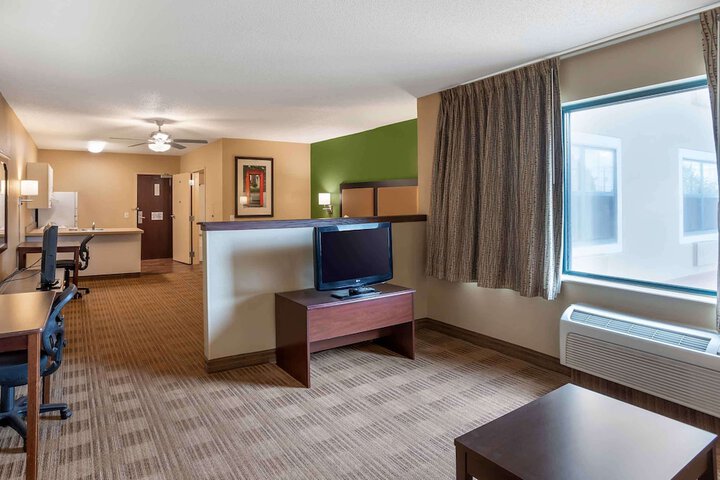 Room 25 of 33