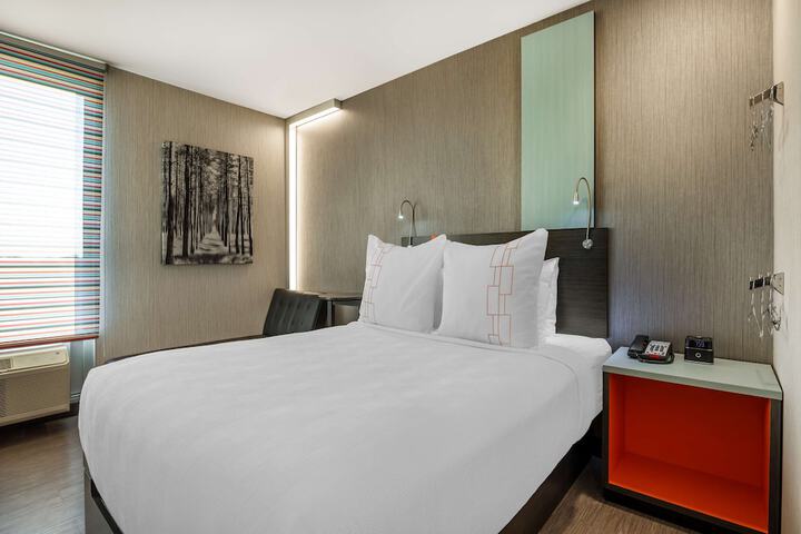 Room 18 of 48