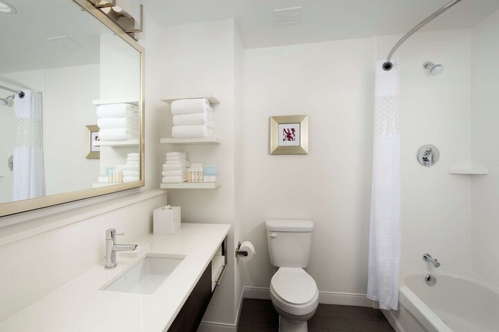 Room 15 of 28
