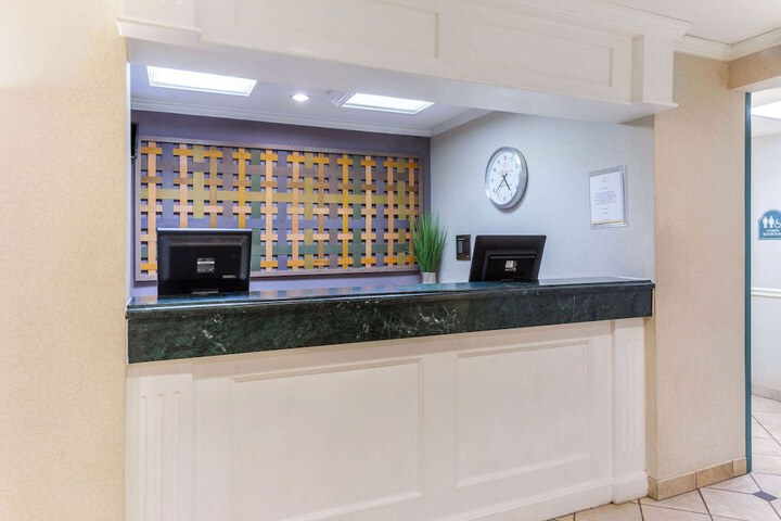 La Quinta Inn & Suites by Wyndham Chicago Gurnee