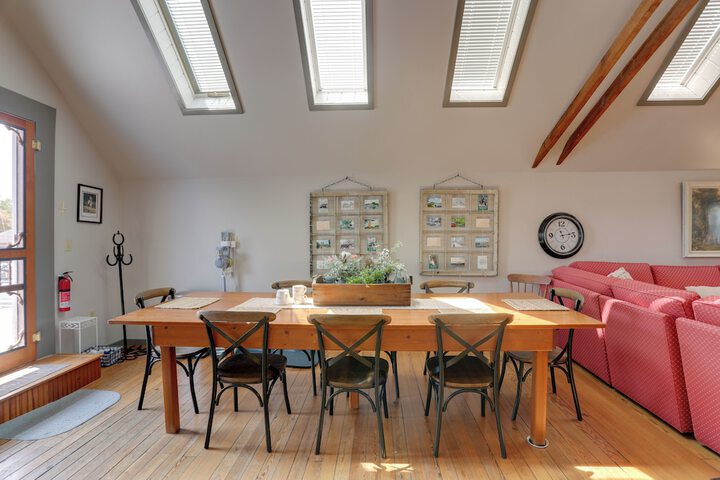 Pet-friendly Loft Vacation Rental w / Fire Pit!