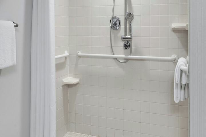 Courtyard by Marriott Portland Airport