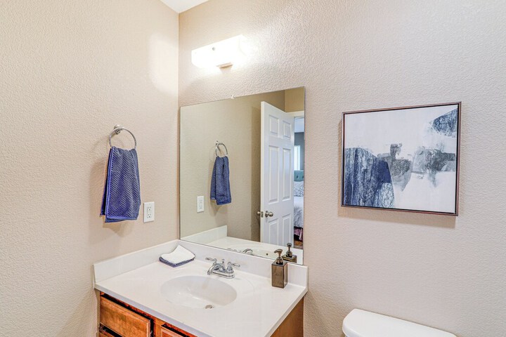 Quaint Pocahontas Townhome Central Location!