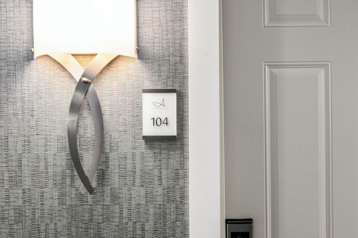 Ballroom/Hall 83 of 108