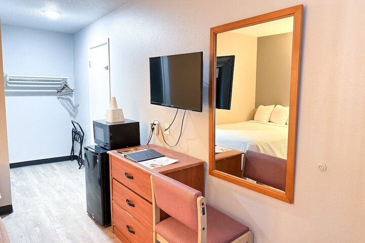 Room 14 of 16
