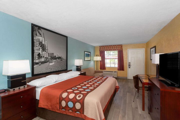 Room 10 of 22
