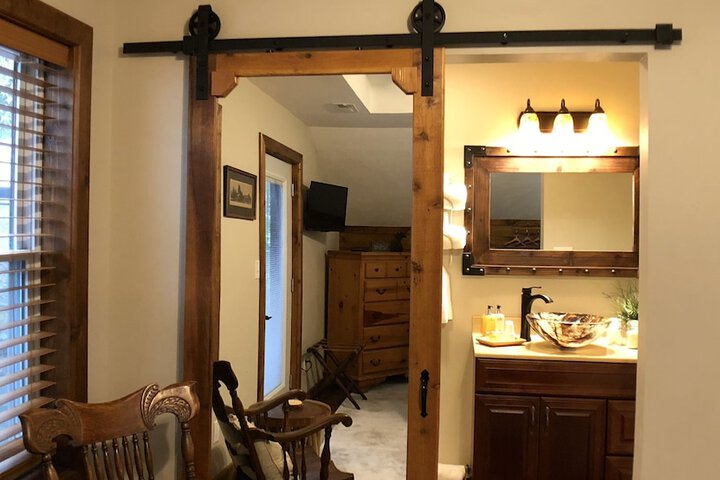 Room 10 of 28