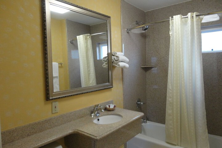 Room 6 of 15