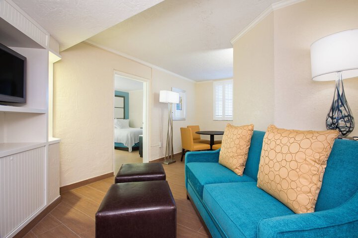 Room 10 of 19