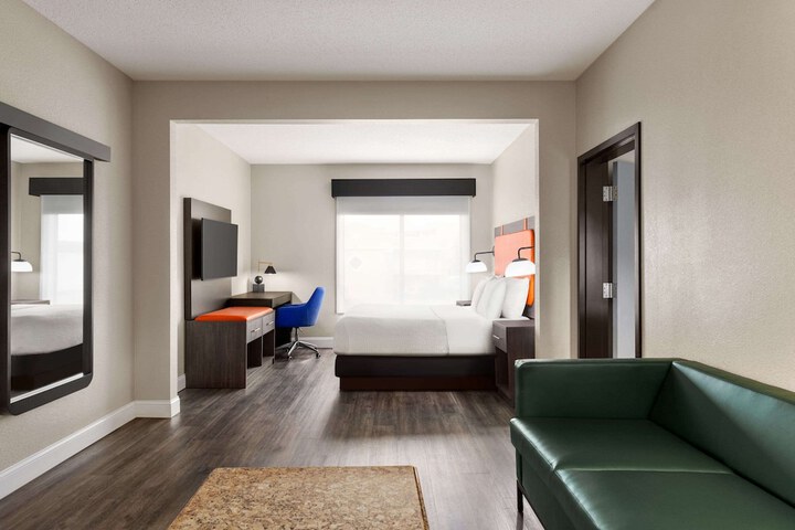Room 25 of 36