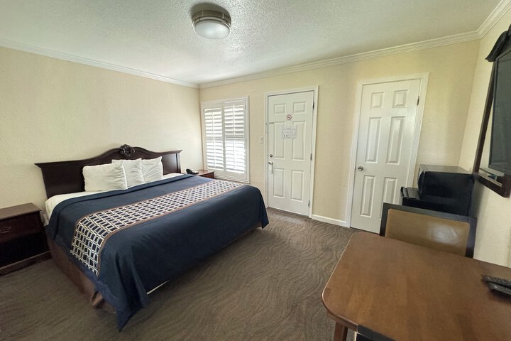 Room 15 of 28