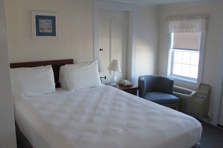 Lighthouse Inn