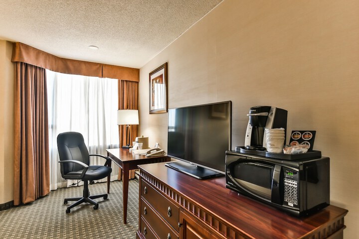 Room 13 of 36