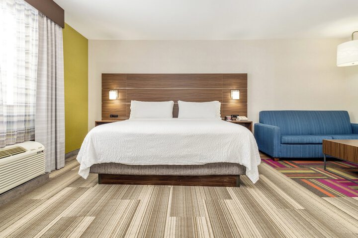 Room 95 of 348