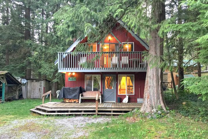 Mt Baker Rim Cabin 63 - a Traditional ski Chalet Pet Friendly Free Wi-fi