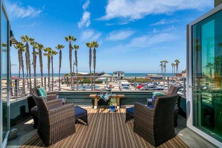 Ocean View 3 Bedrooms Condo just steps from the park, pier & water!