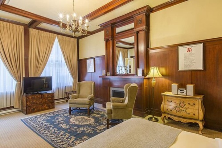 Room 43 of 72