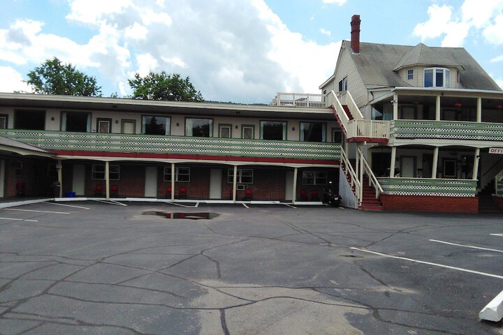 Northern Peaks Motor Inn
