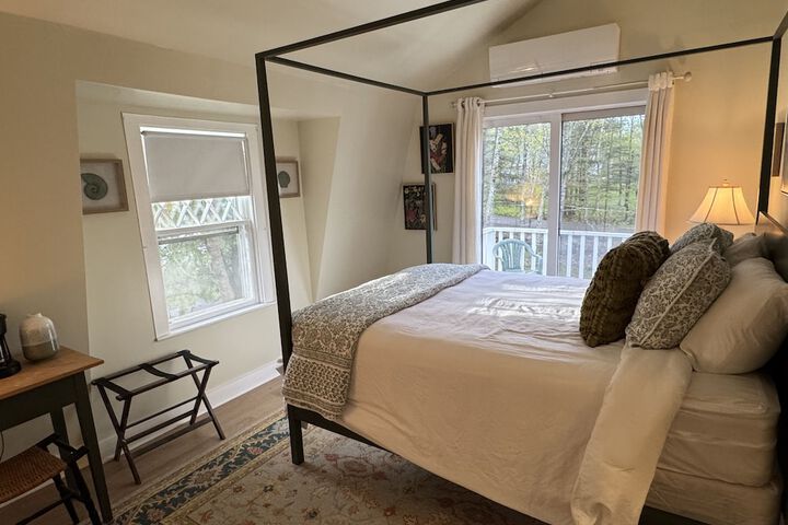 High Tide Inn