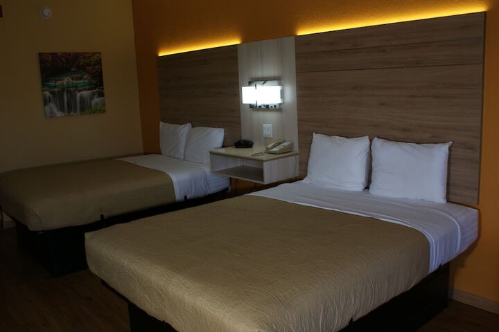 Room 33 of 41