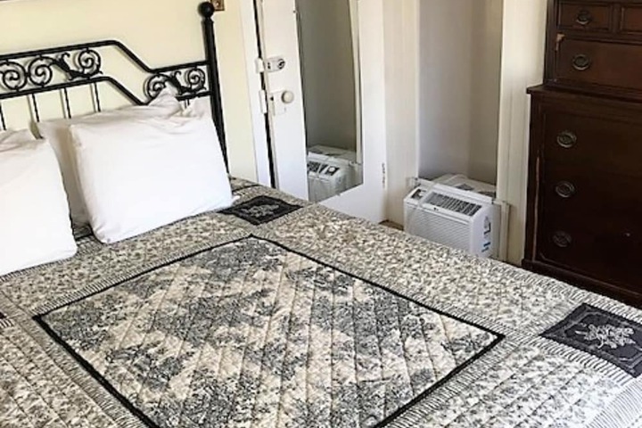 Room 11 of 23